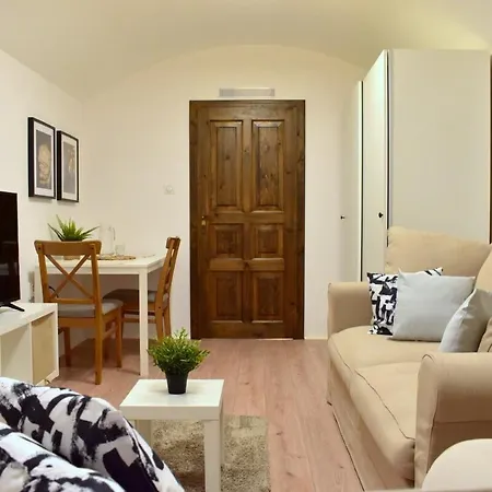 Modern In Hip&central Area!