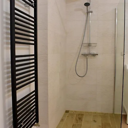 Modern In Hip&central Area! *